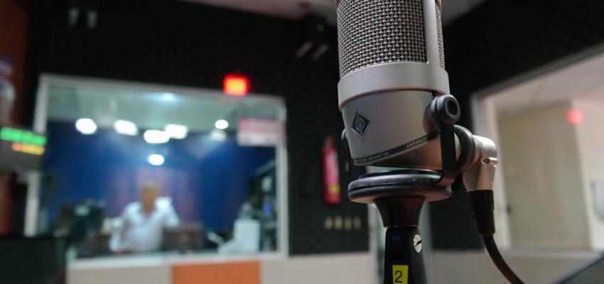 Radio00 cerca speaker anche prima esperienza zona Bari e provincia