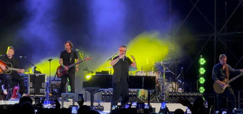 Marco Masini accende Barletta: 35 anni di musica, emozioni e ribellione nel Fossato