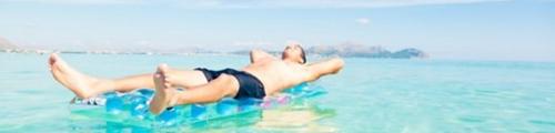 Si addormenta sul materassino in Calabria e si sveglia in Sicilia