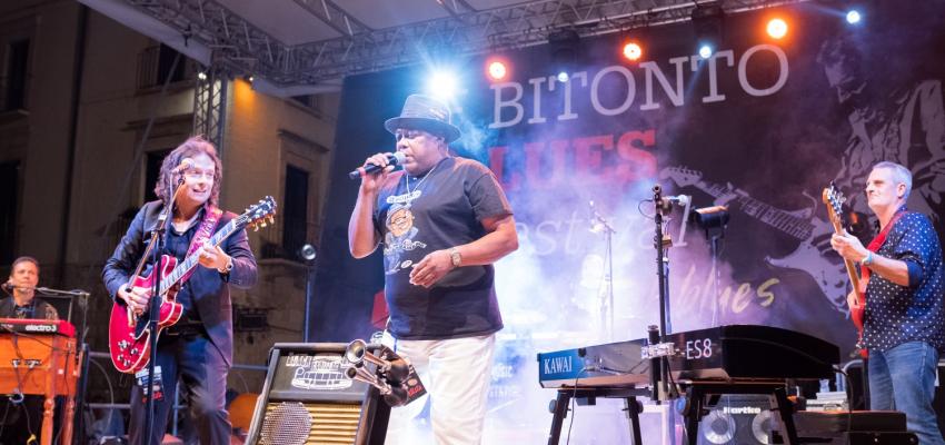 Ronnie Hicks da Chicago fa brillare il Bitonto Blues Festival
